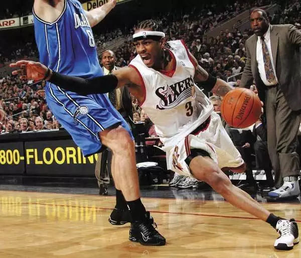 开云体育高速运球时千万别犯这两个错！否则瞬间丢球权