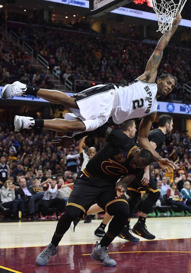 转会市场风云再起！萨拉赫或赴沙特联赛，拜仁豪门相中英格兰新星