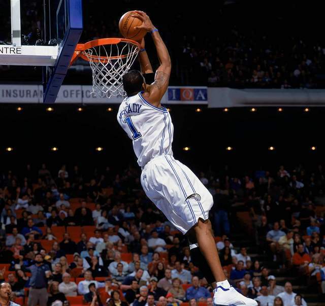 短道速滑——世锦赛：加拿大队获女子3000米接力冠军