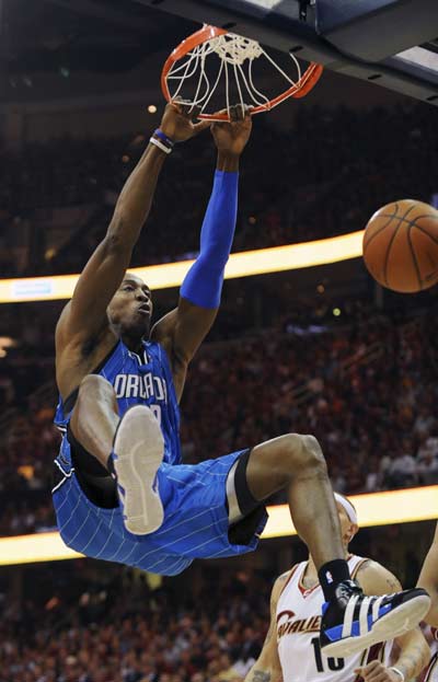 TA：西汉姆联没有立即解雇努诺的想法；比利奇愿回归西汉姆