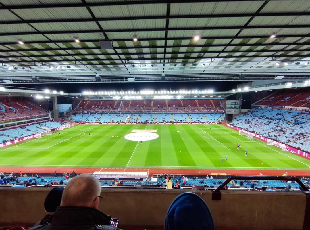 41岁罗本已成为职业板网球手，拥有3个积分世界排名第1980位