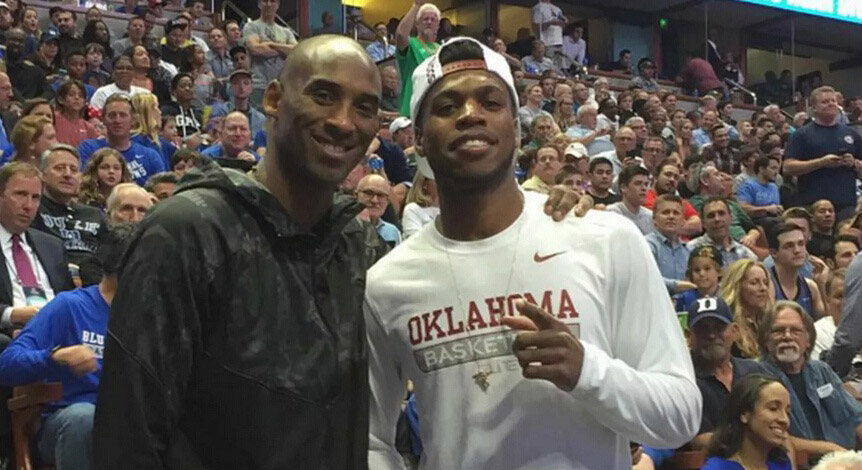 关键先生！福克斯防守端送大帽 进攻端内外开花连得7分